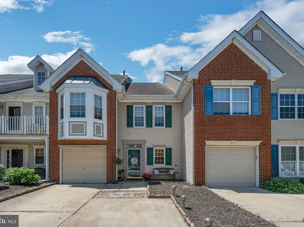 152 La Costa Dr, Blackwood, NJ 08012