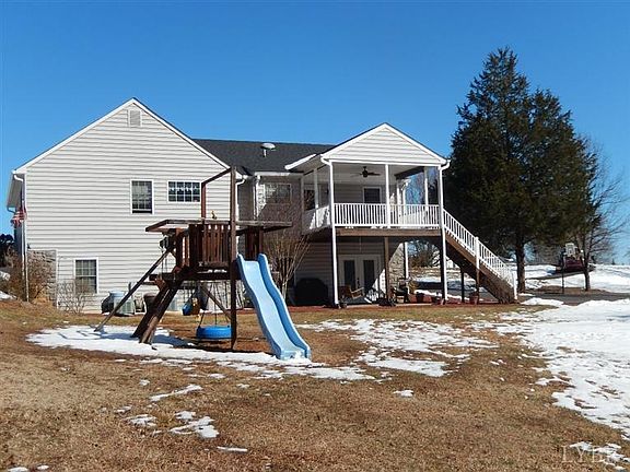 3rd image of 104 Foxwood Dr