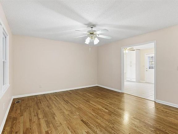 5th image of 103 Amber Ct