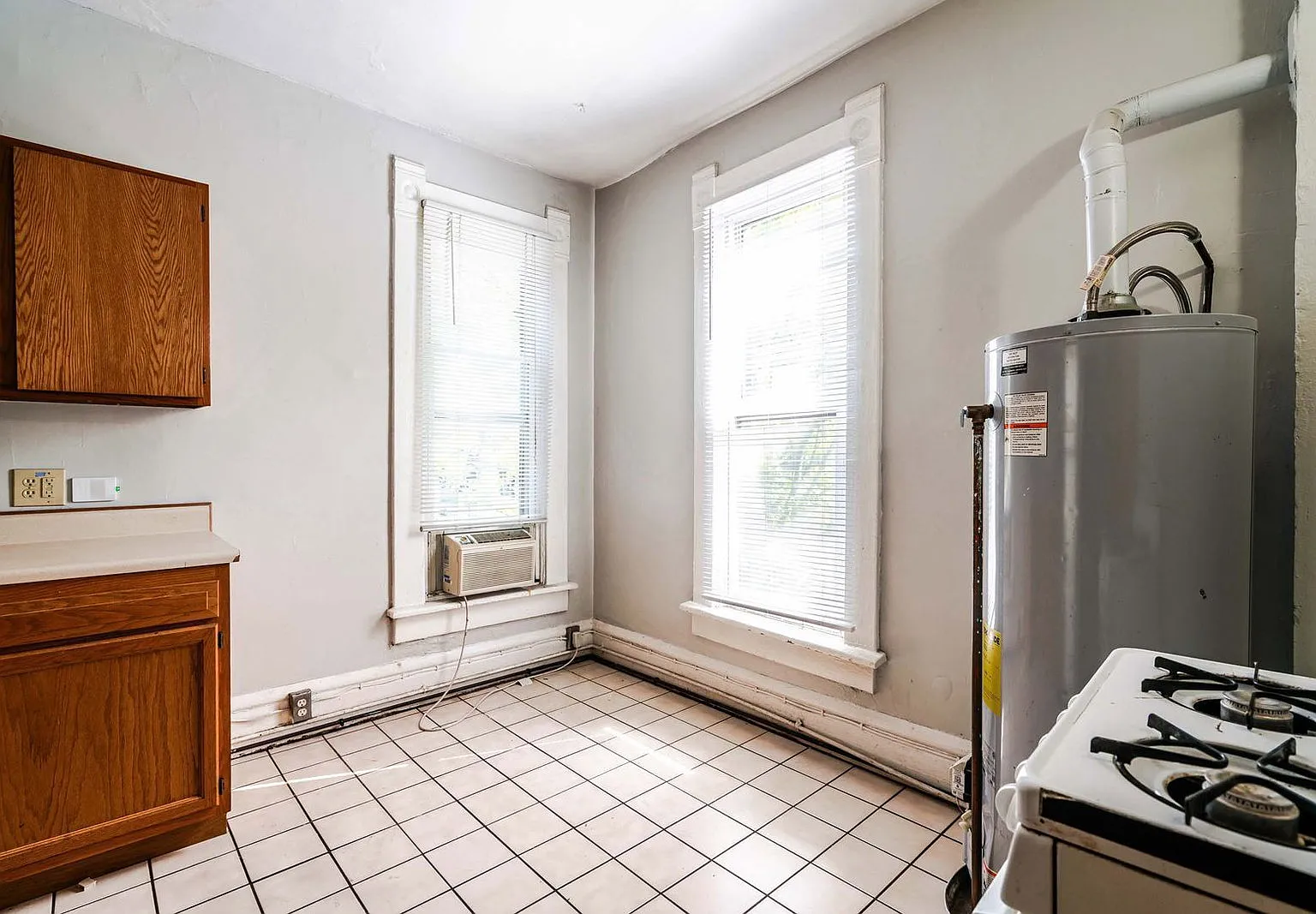 Studio, 1.0 bath, $895 — Photo 4