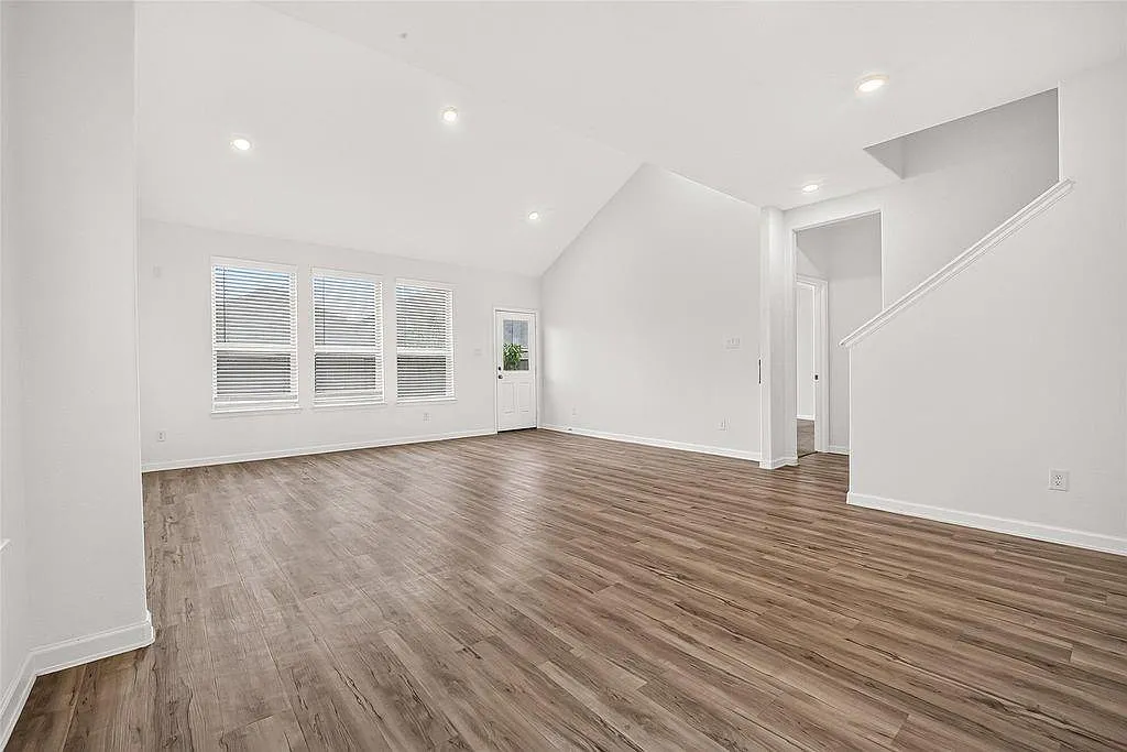 4 bed, 3.5 bath, 3026 sqft, $2,600 — Photo 3