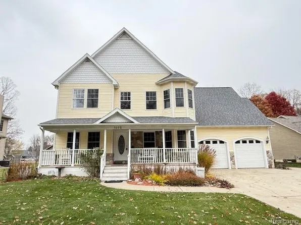 1075 Crystal Wood Dr, Davison, MI 48423