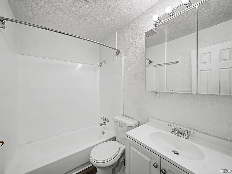 1764 Oakland St — Photo 14