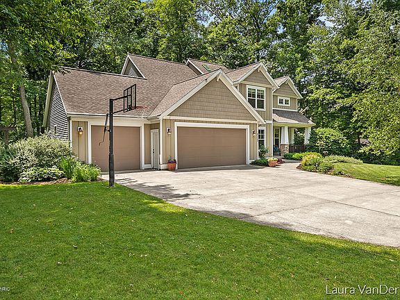 2nd image of 4325 Trail East Dr NE