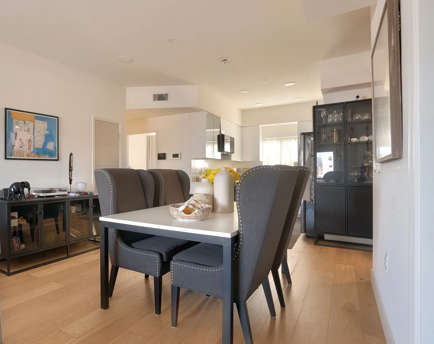 3 bed, 1300 sqft, $4,950 — Photo 4