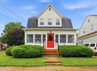 1044 Mount Vernon St, Oshkosh, WI 54901