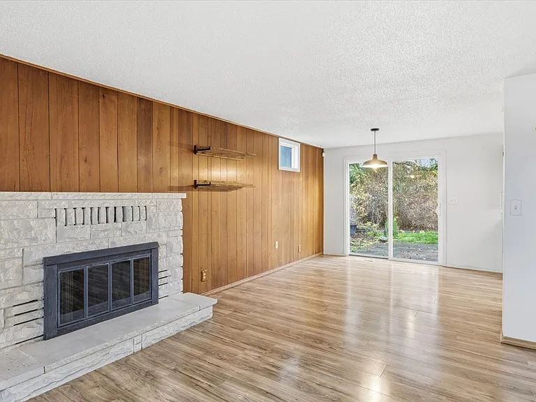 2500 Alma Dr — Photo 11