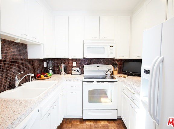 5th image of 837 N West Knoll Dr APT 318