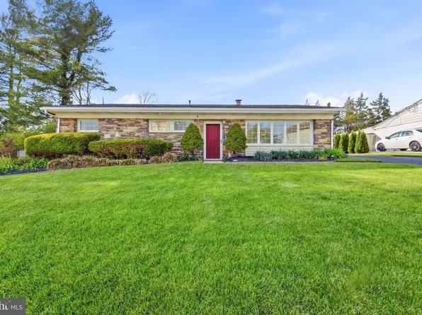 637 School Line Dr, King Of Prussia, PA 19406