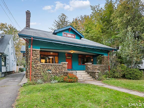 2nd image of 1566 Whitney Avenue
