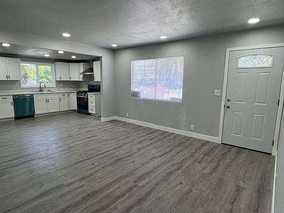 Kitchen n livingroom , entrance