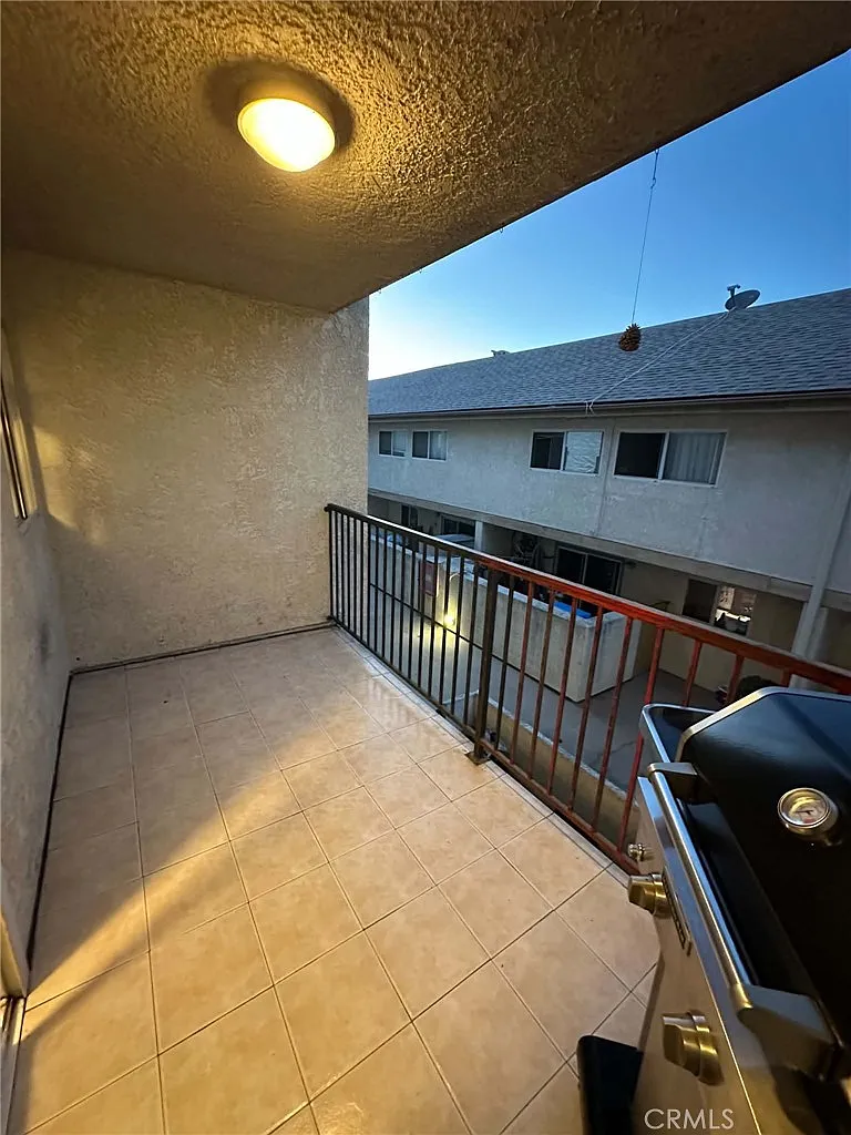 7641 Reseda Blvd — Photo 1
