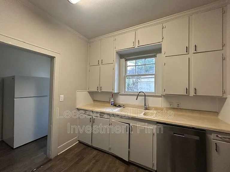 142 E Jordan St — Photo 9