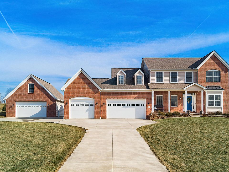 1st image of 319 Hickory Way