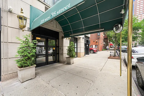 Rented by Compass | media 18