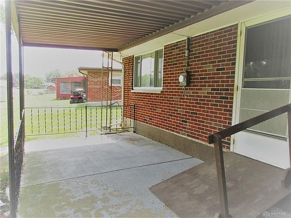 3rd image of 306 Capri Pl