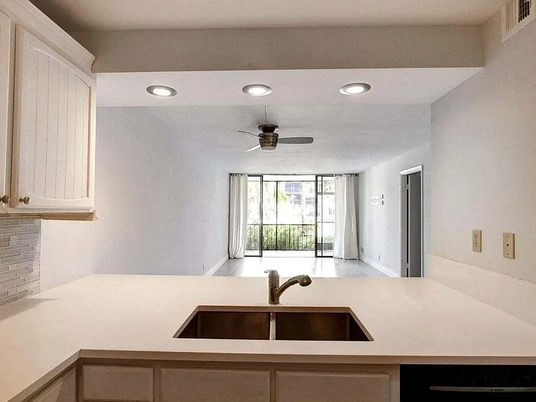 11 Royal Palm Way #1040 — Photo 7