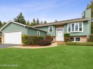 2474 Colony Ave, Lindenhurst, IL 60046