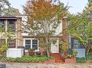 2121 Golf Course Dr, Reston, VA 20191