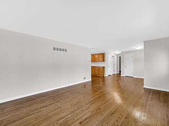 4th image of 1134 Castle Dr