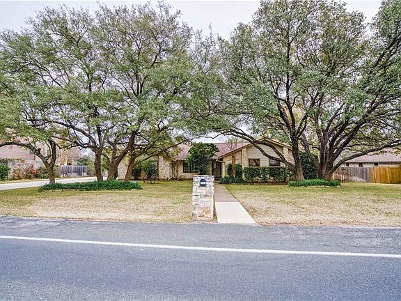 2nd image of 2809 Great Oaks Dr