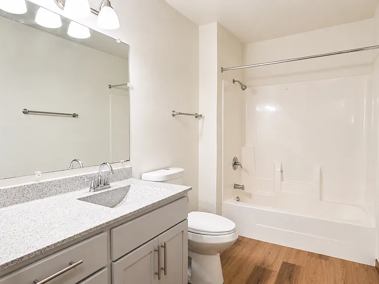Murdock Apartments — Photo 64