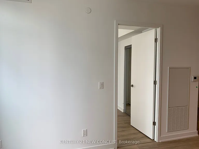 501 Yonge St #1603 — Photo 11