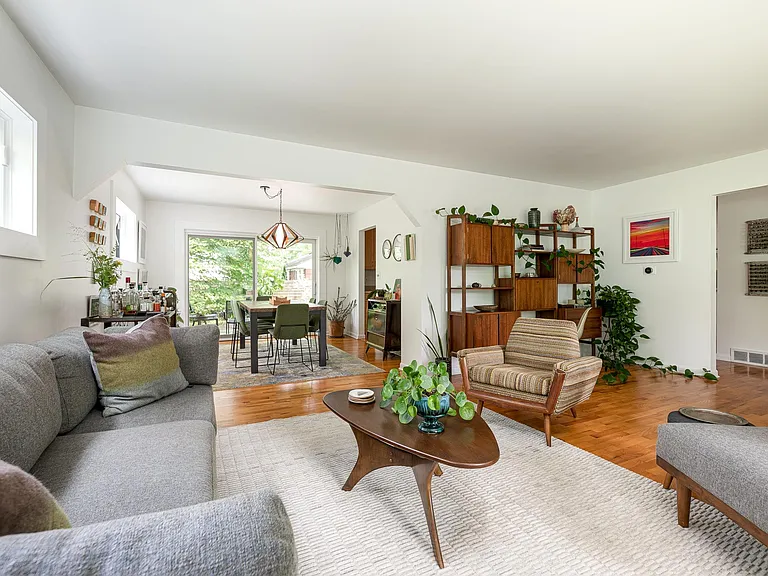 604 6th St — Photo 7