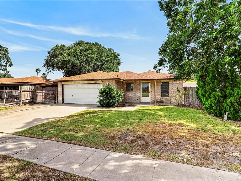 1622 La Joya St — Photo 3