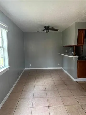 3 bed, 1.5 bath, 1211 sqft, $1,800 — Photo 3