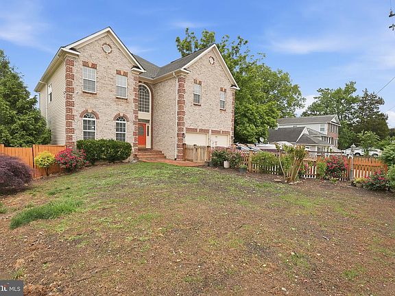 2nd image of 2914 Popkins Ln