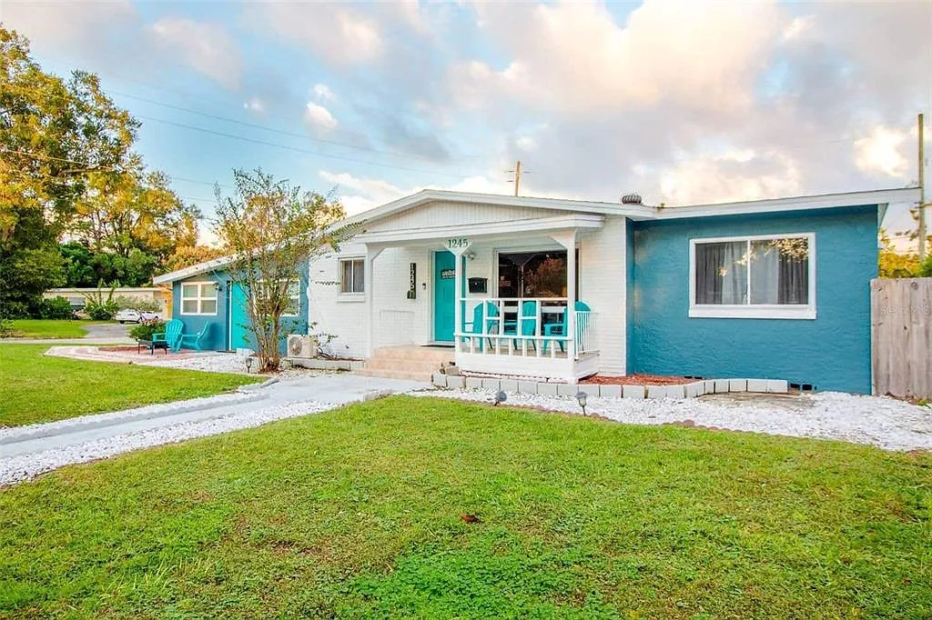 6 bed, 4.0 bath, 2020 sqft, $5,400 — Photo 1