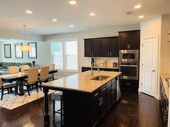 5th image of 445 Crimson Maple Way