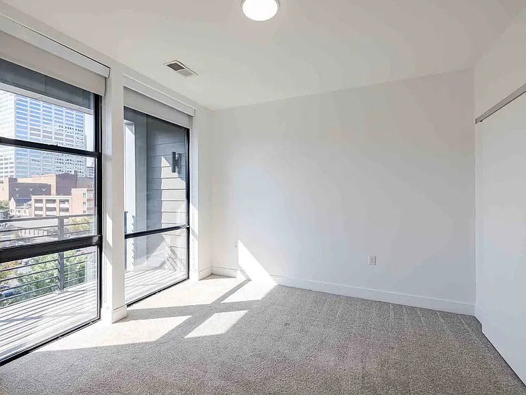 Industry Columbus Apartments — Photo 25