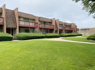 520 N Roberts Dr APT 2C, Glenwood, IL 60425