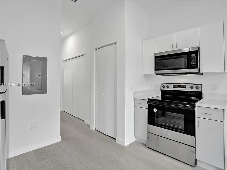1567 NW 1st St #3 — Photo 5