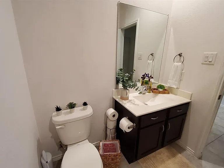22607 Castello Lakes Dr — Photo 25