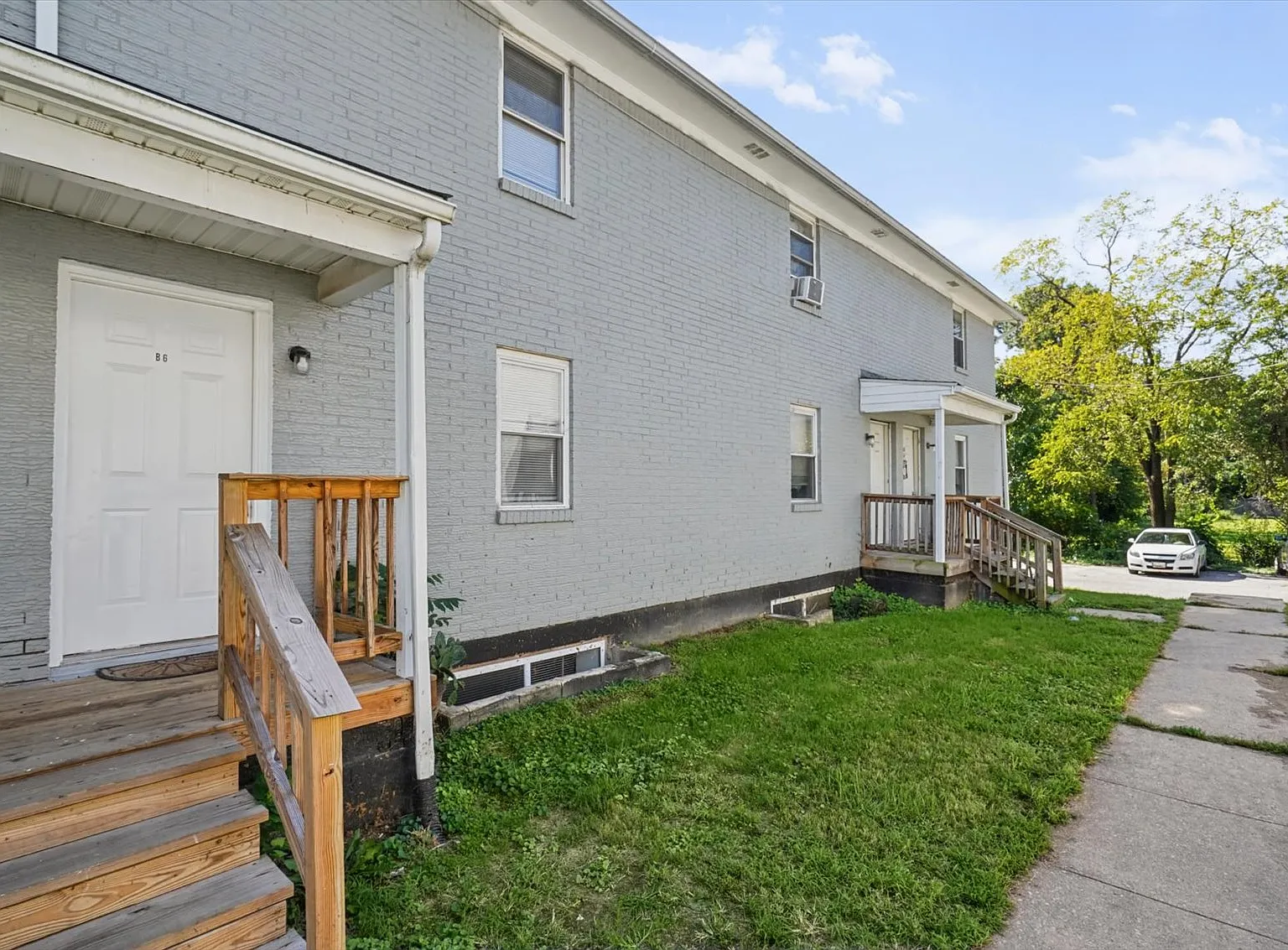 2 bed, 1000 sqft, $1,300 — Photo 2