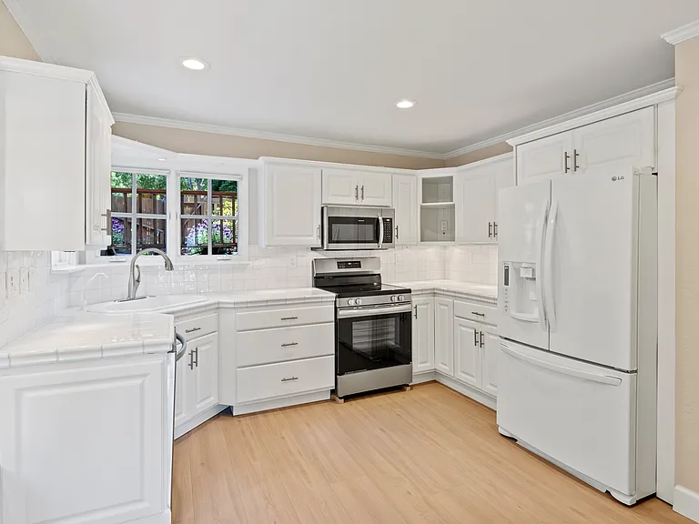 642 Toyon Dr — Photo 18