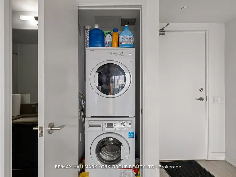 181 Dundas St E #5206 — Photo 17