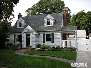 1st image of 61 Hollywood Ct