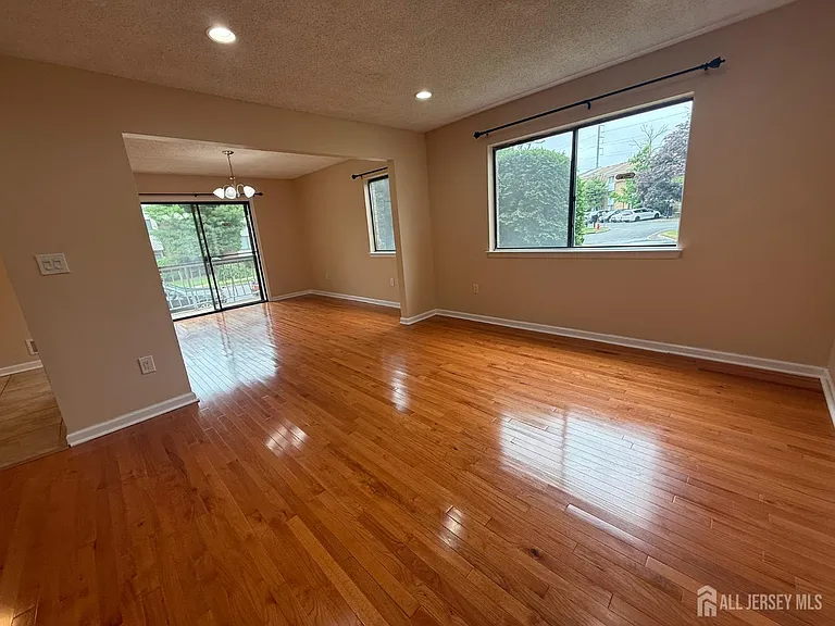 1302 Edison Glen Ter — Photo 7