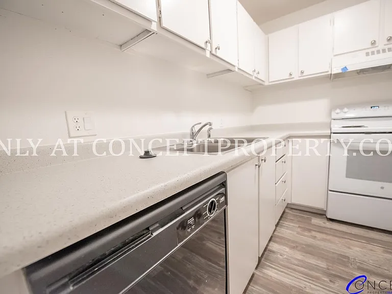 132 E 2nd Ave — Photo 15