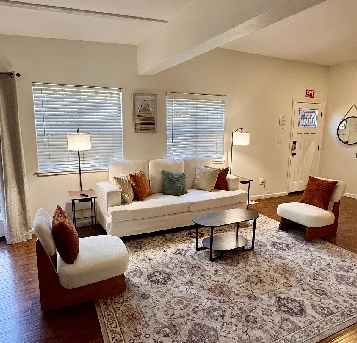 4 bed, 2.5 bath, 2310 sqft, $4,500 — Photo 3