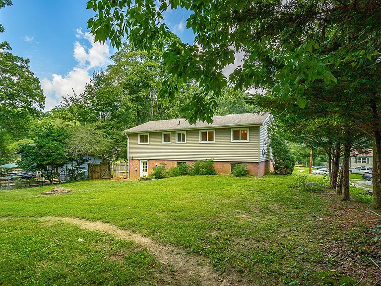 1364 Meadowood Dr — Photo 46