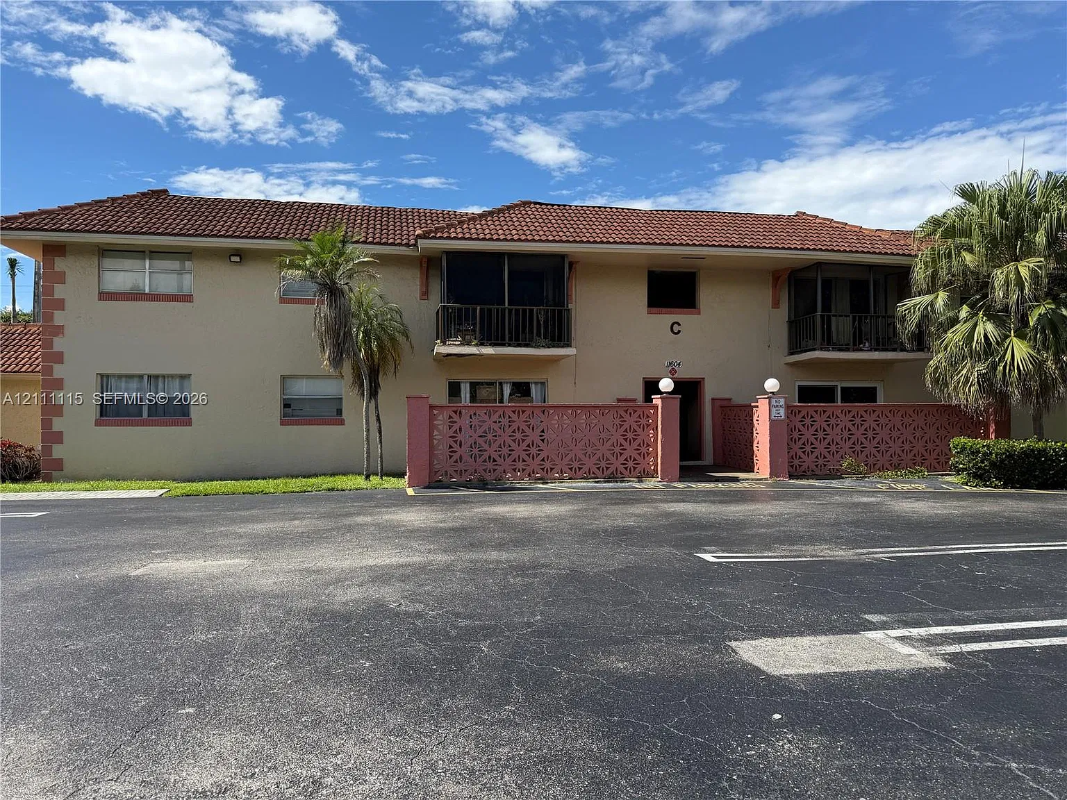 Palms Villas And Condos S — Photo 1