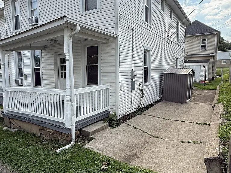 242 Hoover St — Photo 10