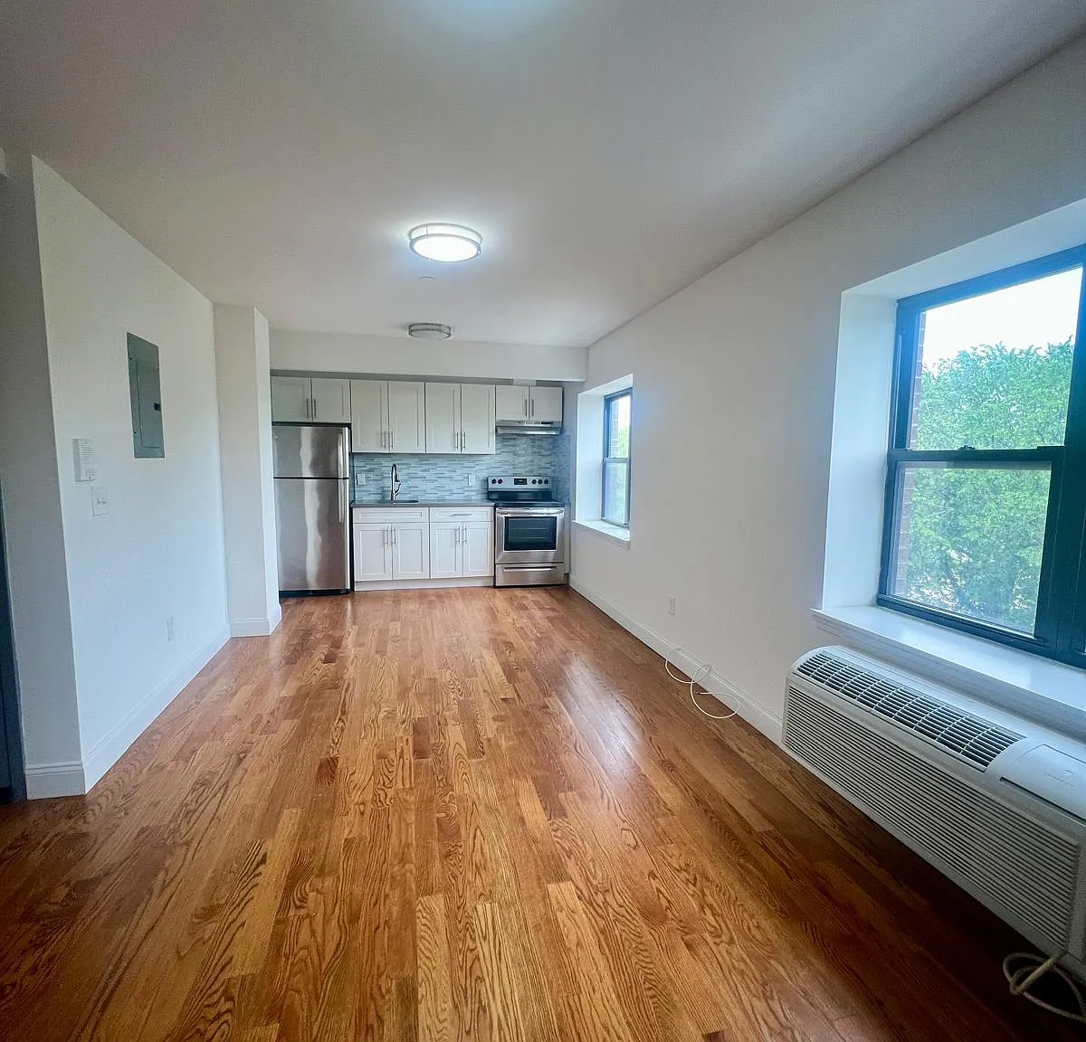 Bruckner Blvd, Bronx — Photo 1