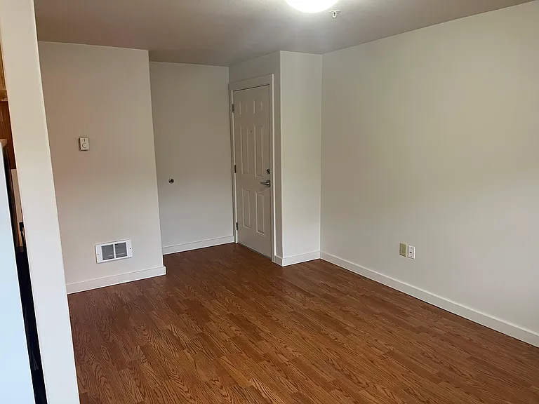 South Shore Court — Photo 18