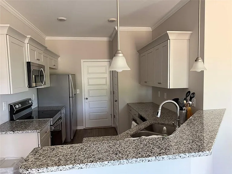 325 Melody Ln — Photo 10